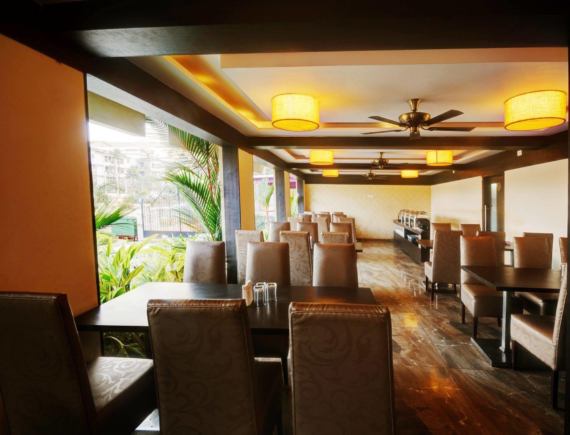 Resort De Crossroads Calangute Exterior foto